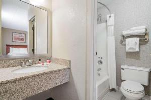 Days Hotel by Wyndham University Ave SE, Minneapolis