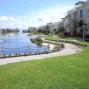 Departamento en Marina Diamante con lago y alberca