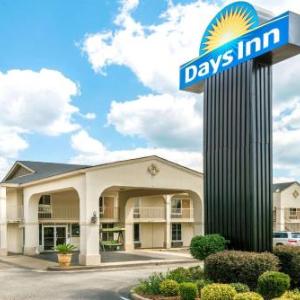 Days Inn by Wyndham Shorter