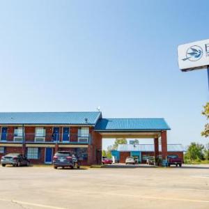 Hotels near ArcBest Corporation Performing Arts Center - Blue Jay Inn & Suites