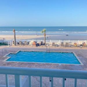 Beach House Inn with POOL & Hot Tub