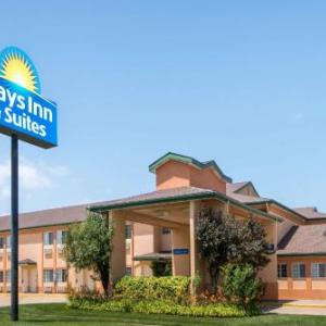 Days Inn & Suites by Wyndham Wichita