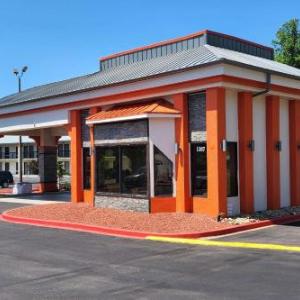 Days Inn by Wyndham Clemson