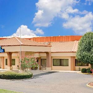 Days Inn by Wyndham Columbus