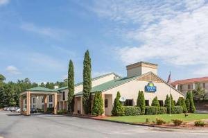 Days Inn & Suites by Wyndham Norcross, Norcross