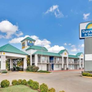 Days Inn & Suites by Wyndham Bentonville