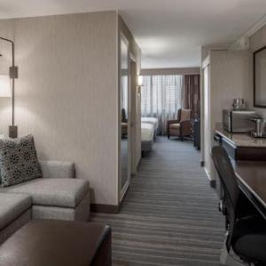 Hotels near Dudley Riggs Theatre Minneapolis - DoubleTree Suites By Hilton Minneapolis