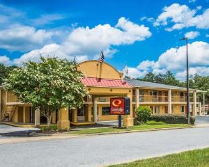 Econo Lodge Inn & Suites at Fort Benning, Columbus