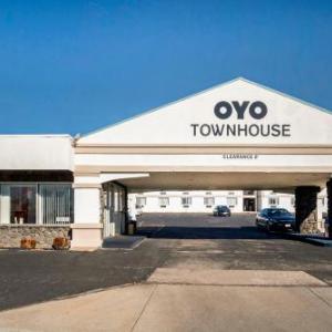 OYO Townhouse Dodge City KS