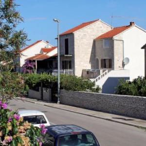 Apartments with parking space Supetar Brac - 5612
