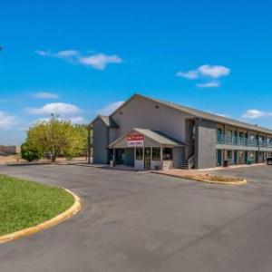 Econo Lodge Inn & Suites