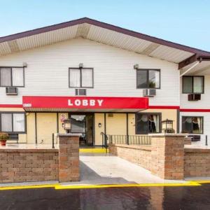 The Bur Oak Madison Hotels - Econo Lodge Madison