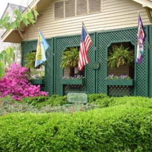 Hotels near Dunn-Oliver Acadome - The Lattice Inn