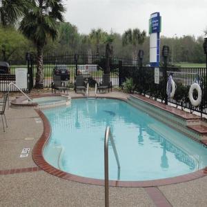 Holiday Inn Express Hotel & Suites Houston North Intercontinental