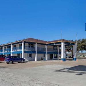 Hotels near Snook Rodeo Grounds - Rodeway Inn