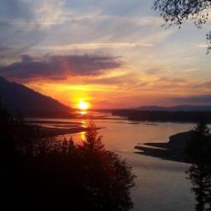 The Fraser River's Edge B&B Lodge