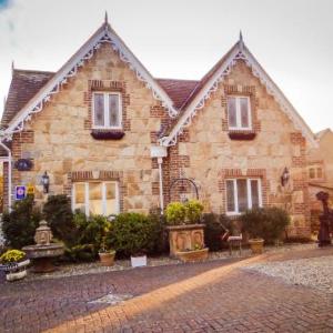 Hotels near Seaclose Park Newport - Koala Cottage