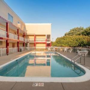 Hotels near Hawkeye Downs - Red Roof Cedar Rapids