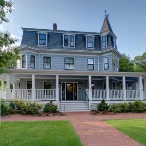 Hotels near Cary Memorial Hall - The Inn at Hastings Park Relais & Chateaux