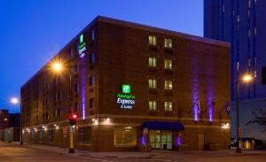 Holiday Inn Express Hotel & Suites Minneapolis-Downtown Convention Center, an IHG Hotel, Minneapolis