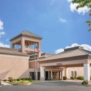 Whitewater Valley Railroad Hotels - Quality Inn near Amish Country