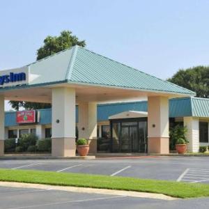 Hotels near Sam's Town Tunica - Days Inn by Wyndham Forrest City