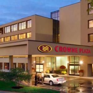 Hotels near Hendricks Live! Plainfield - Crowne Plaza Indianapolis-Airport