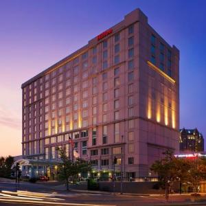 hotels close to twin river casino