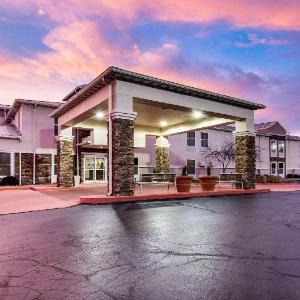 Morgan Family Arena Manhattan Hotels - Comfort Inn & Suites Junction City - near Fort Riley