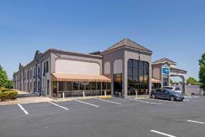 Clarion Pointe McDonough, McDonough
