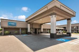 Clarion Inn & Suites Russellville I-40, Russellville