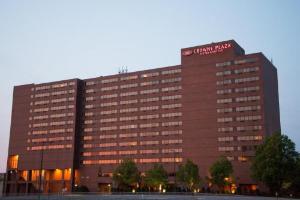Crowne Plaza Suites MSP Airport an IHG Hotel, Bloomington