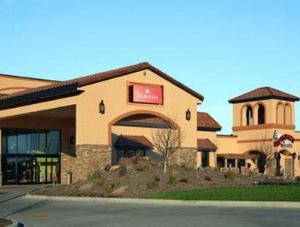 Ramada by Wyndham Des Moines Tropics Resort & Conference Ctr, Urbandale