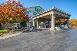 Holiday Inn Express Hotel & Suites Oshkosh - State Route 41, an IHG Hotel, Oshkosh