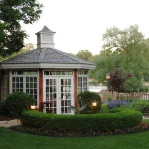 Hotels near Fox Valley Ice Arena - Herrington Inn & Spa