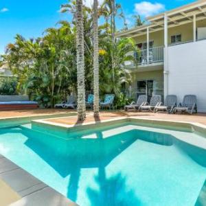 Hotels near Coolum Football Club - Noosa Flashpackers