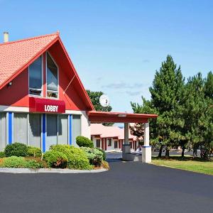 Hotels near SUNY Oswego - Knights Inn Oswego