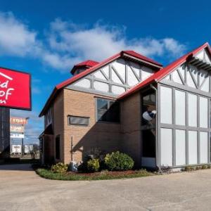 Hotels near Malone Stadium - Red Roof Inn Monroe