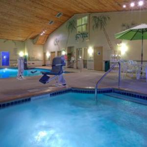 UNI McLeod Center Hotels - Country Inn & Suites by Radisson Waterloo IA