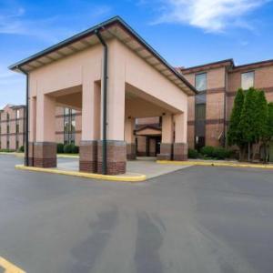 Quality Inn & Suites Sellersburg