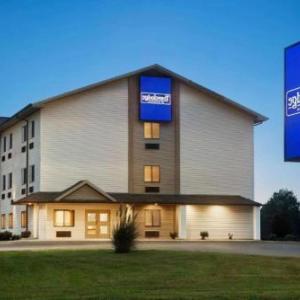 Travelodge by Wyndham Livonia