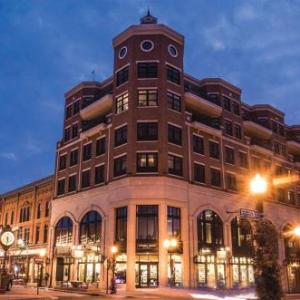 Hotels near Grand Theater Wausau - Jefferson Street Inn a Member of Radisson Individuals