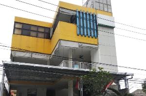 OYO Life 3944 Family Guest House Sukomanunggal, Surabaya