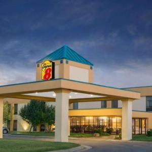 Super 8 by Wyndham Wichita South