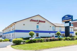 Howard Johnson by Wyndham Wichita Airport, Wichita