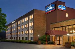 Howard Johnson by Wyndham South Portland, South Portland