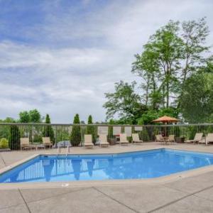 Hotels near Memorial Stadium Bloomington - Hampton Inn Bloomington