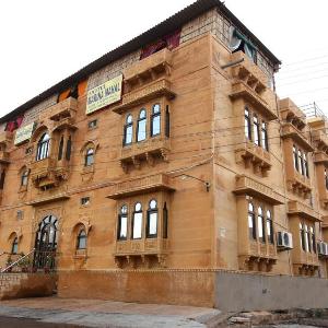 Hotel Marina Mahal