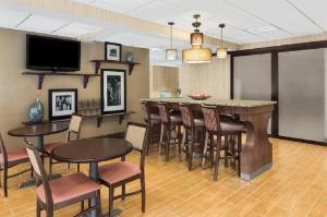 Hampton Inn Commerce, Commerce