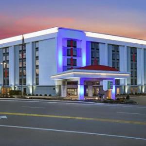 Holiday Inn Express and Suites Cincinnati Riverfront